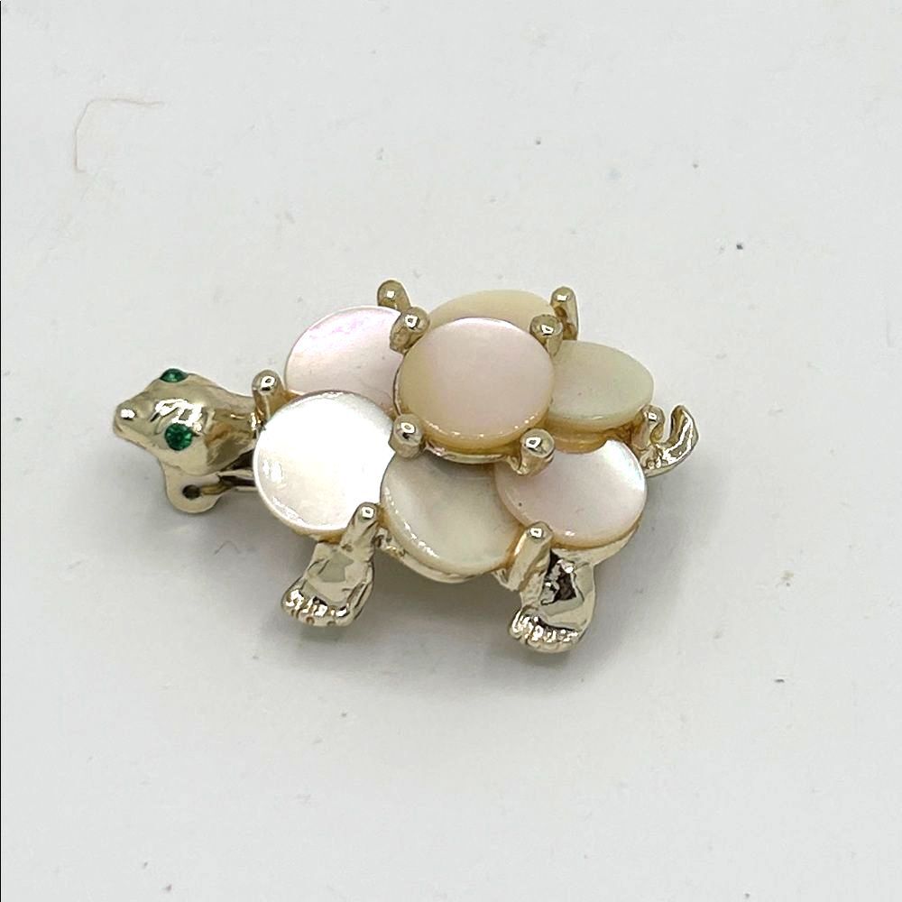 Vintage 1960s Mother Of Pearl Turtle Brooch
